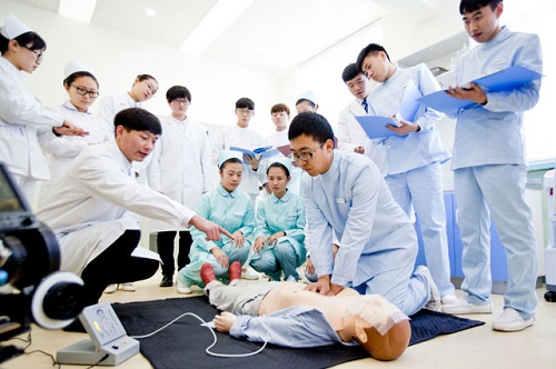 初中生為什么不能直接報(bào)臨床醫(yī)學(xué)和口腔醫(yī)學(xué)呢？