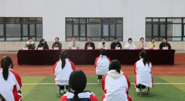 石家莊東華鐵路學(xué)?？瓦\服務(wù)禮儀技能大賽