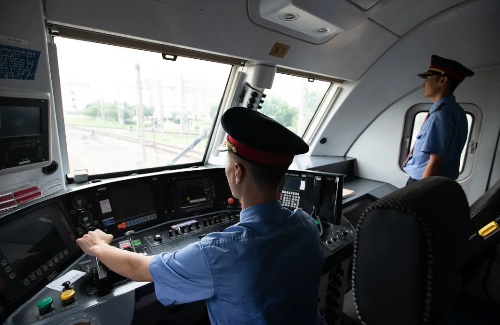 非鐵路專業(yè)能參加火車司機短期培訓嗎？火車司機招聘要求