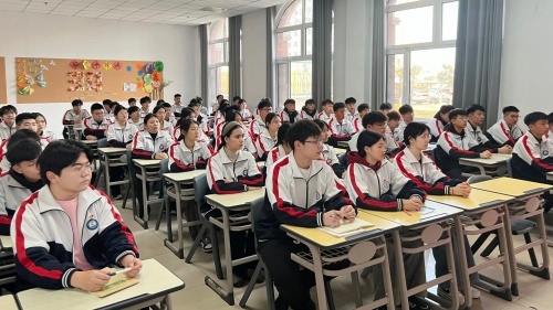 沒(méi)有報(bào)名中考能上石家莊東華鐵路學(xué)校嗎？