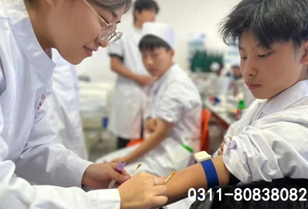 往屆生可以報(bào)考河北同仁醫(yī)學(xué)中等專業(yè)學(xué)校嗎